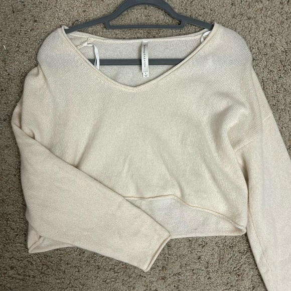 Aritzia babaton cashmere sweater - Picture 2 of 3